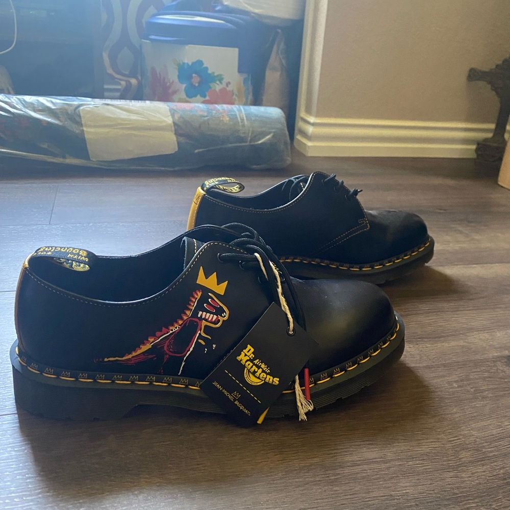 Dr. Martens 1461
Jean-Michel Basquiat Pez Dispenser